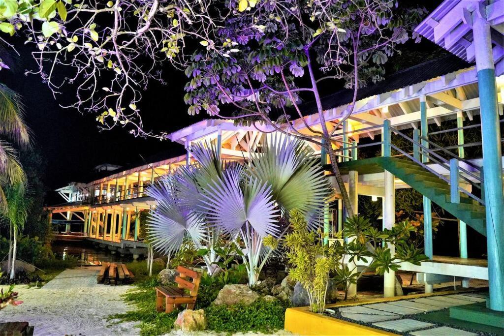 The Dock Resort Over Water Retreat ويست ايند المظهر الخارجي الصورة