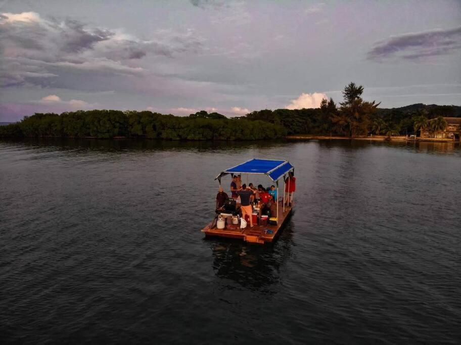 The Dock Resort Over Water Retreat ويست ايند المظهر الخارجي الصورة