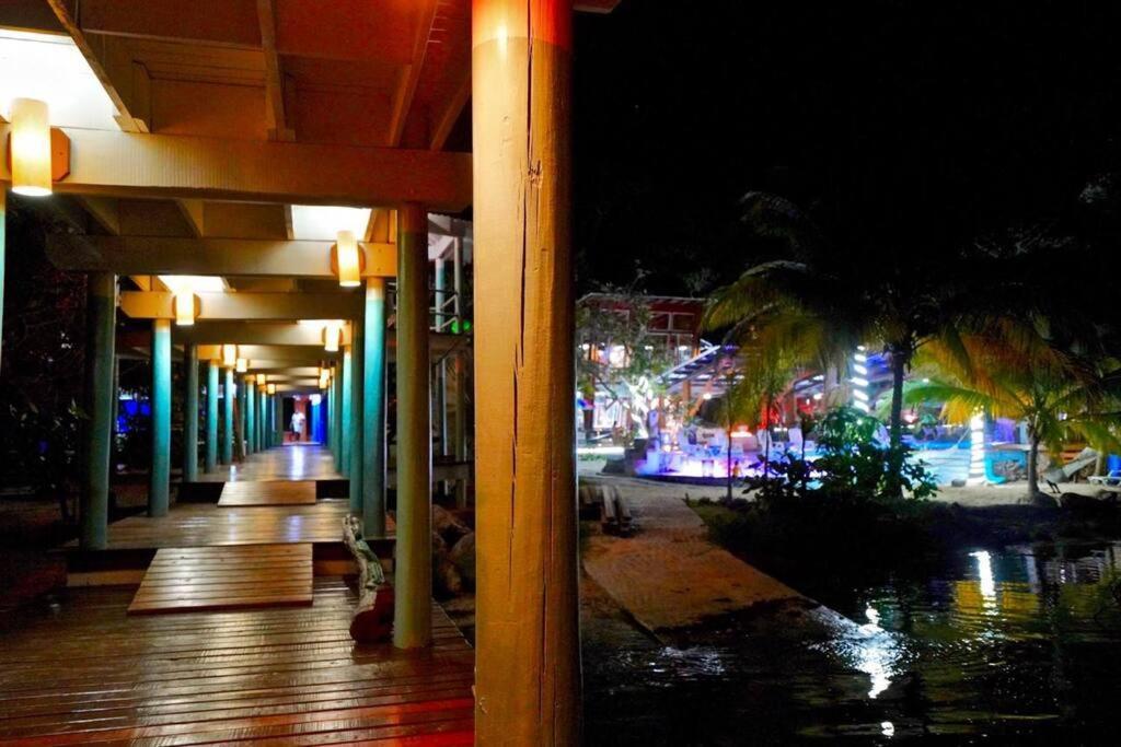 The Dock Resort Over Water Retreat ويست ايند المظهر الخارجي الصورة