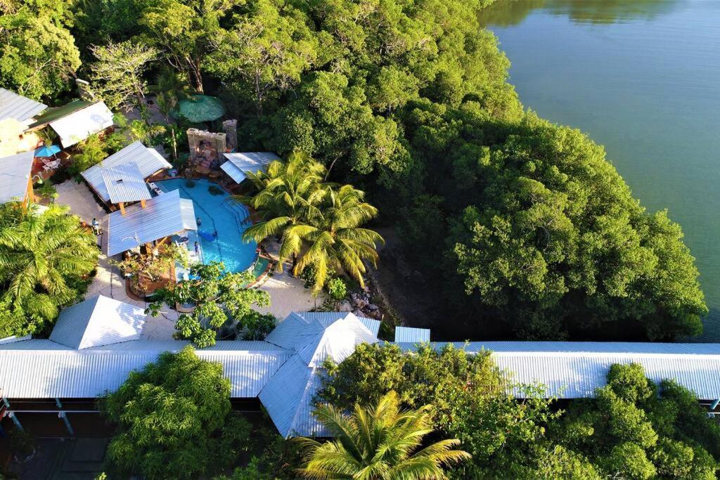 The Dock Resort Over Water Retreat ويست ايند المظهر الخارجي الصورة