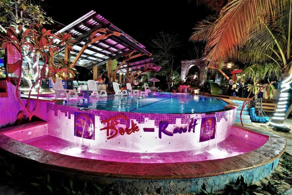 The Dock Resort Over Water Retreat ويست ايند المظهر الخارجي الصورة