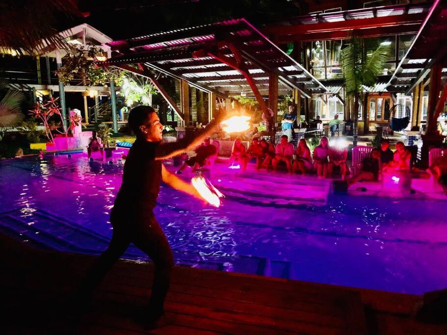 The Dock Resort Over Water Retreat ويست ايند المظهر الخارجي الصورة