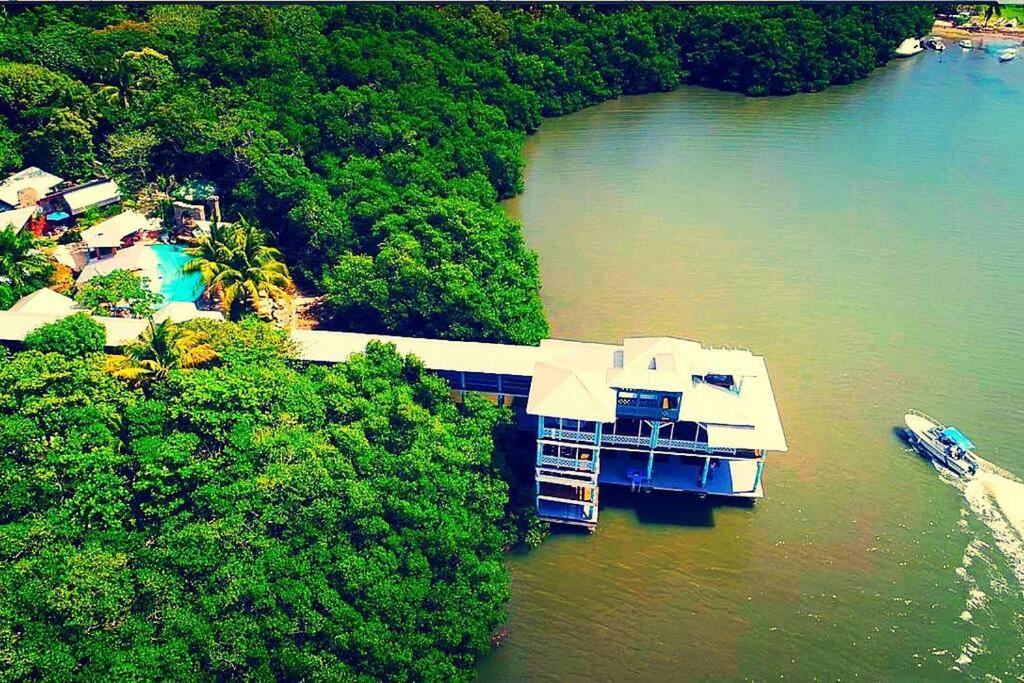 The Dock Resort Over Water Retreat ويست ايند المظهر الخارجي الصورة