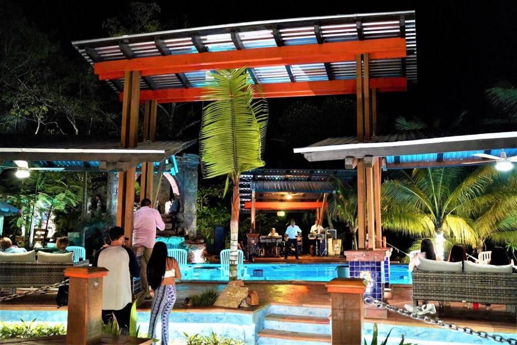 The Dock Resort Over Water Retreat ويست ايند المظهر الخارجي الصورة