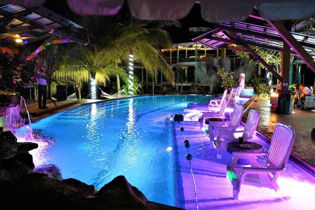 The Dock Resort Over Water Retreat ويست ايند المظهر الخارجي الصورة
