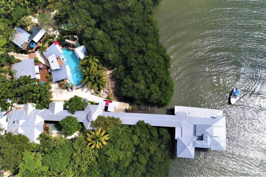 The Dock Resort Over Water Retreat ويست ايند المظهر الخارجي الصورة